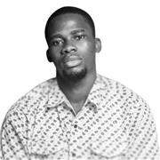 Professeur de mathématiques appliquées avec un master en mathématiques, économie et statistiques